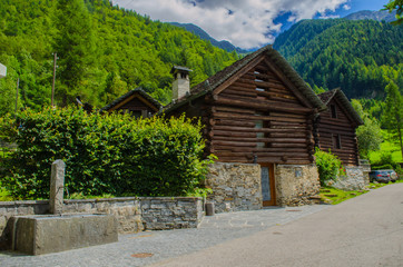 Fototapeta na wymiar House in Locarno's mountain - Mogno