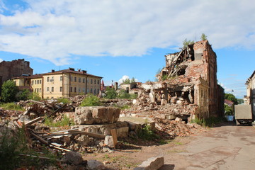 Fototapeta na wymiar The destroyed building. Vyborg town.