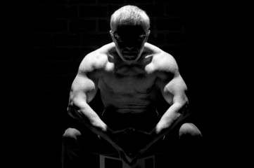 Muscular man in black white - 71133379