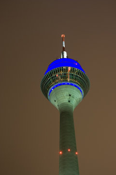 Rheinturm bei Nacht