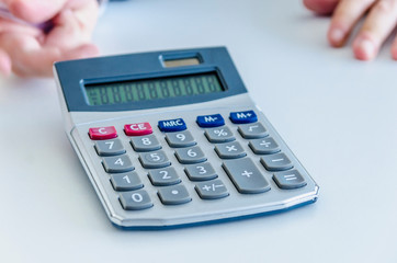 Electronic calculator