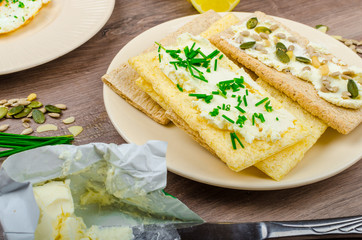 Crisp Crispbread with cheese spread with chives and seeds