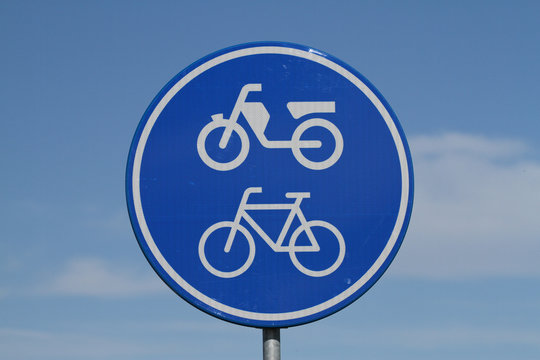 Weg f&uuml;r Mofas und Fahrr&auml;der