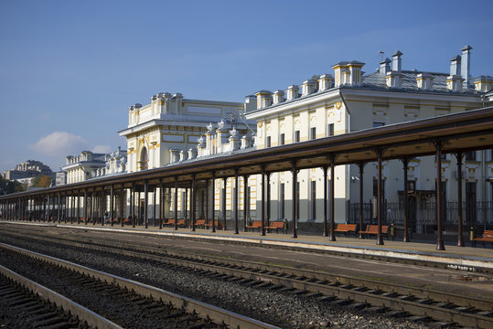 Старое здание железнодорожного вокзала города Рыбинска