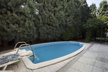 Obraz na płótnie Canvas Swimming pool in classic style villa 
