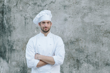 Young cook smiling - 71162342