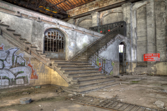 escalier d'un batiment de la mine
