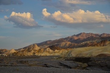 Shade of mountaines under the running clouds cools far-out terra