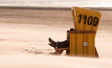 Strandkorb im Herbst