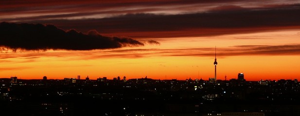 Skyline - Sonnenuntergang über Berlin