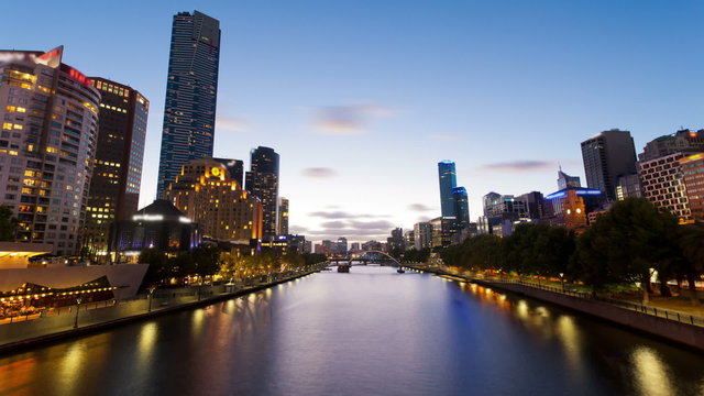 Timelapse video of Melbourne from sunset to night