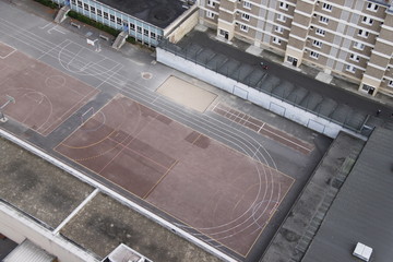 Terrain de sports d'un lycée à Paris, vue aérienne