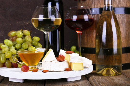 Supper consisting of camembert cheese, honey, wine and grapes