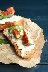 Tasty sandwiches with sweet figs and cottage cheese