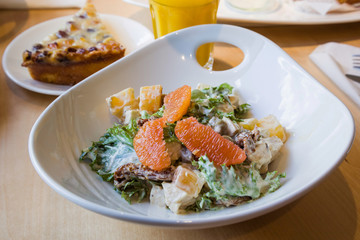 Salad with chicken, sun-dried tomatoes, pumpkin and grapefruit