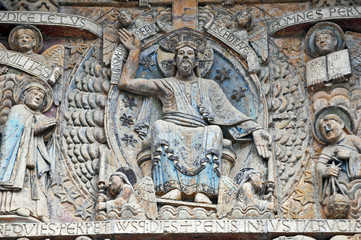 L'Abbazia di Conques, bassorilievi portale,  Aveyron - Francia