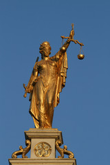 Justitia in Gold