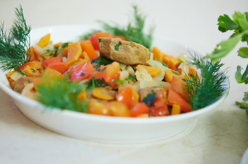 salad with sweet peppers, chicken, onion, and dill