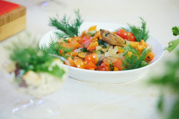 salad with sweet peppers, chicken, onion, and dill