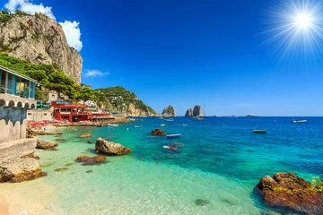 Fotobehang Napels Mooi strand in Capri-eiland, Italië, Europa