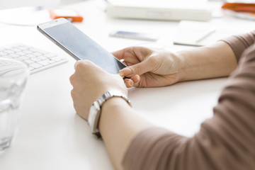 Obraz premium The hands of women who have a communication terminal