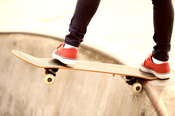 Fototapeta na wymiar skateboarding legs 