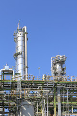Refinery tower
