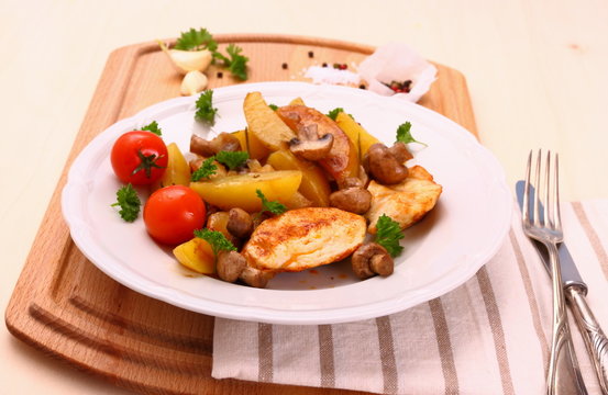 Chicken fillet, mushroom, rosemary potatoes