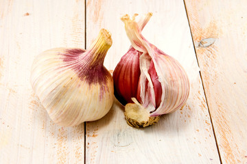 image of two garlic on the table