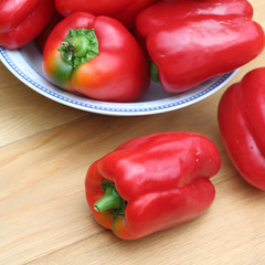 peperoni rossi su ciotola