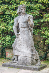 Fototapeta na wymiar Figurengruppe der salischen Kaiser Domgarten Speyer