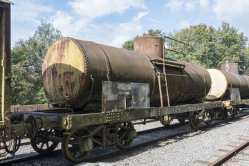 Fototapeta na wymiar old rusted train at trainstation hombourg
