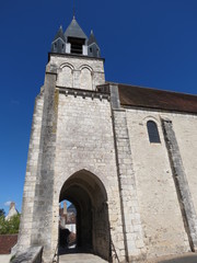 Fototapeta na wymiar Cher - Mehun sur Yèvre - Passage sous voûte Eglise Notre-Dame