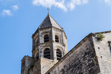 Fototapeta na wymiar Eglise Saint-Michel La Garde-Adhémar