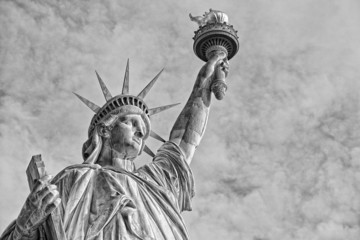 New York statue of liberty vertical silhouette b&w © Andrea Izzotti
