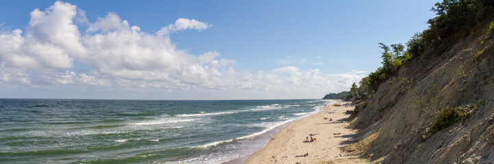 Пляж Балтийского моря в ветренный день © 1802185