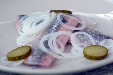 Matjesfilet mit Zwiebeln