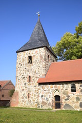 Fototapeta na wymiar Dorfkirche in Bonese