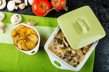 Baked chicken with mushrooms and cream