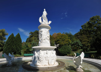Obraz premium Sochi, Russia, October 2: sculpture - fountain in Sochi arboretu
