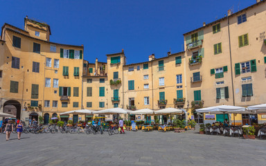 Oval City Square in Lucca - obrazy, fototapety, plakaty