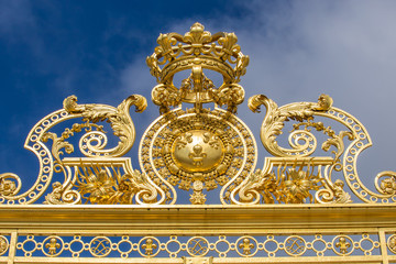 Fototapeta na wymiar Beautiful gate of Versailles palace in Paris ,France.