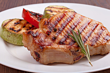 Grilled steak and vegetables
