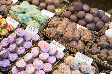 cupcakes in different sizes