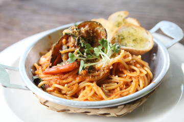 spaghetti with seafood