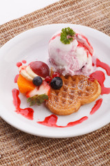 blueberry yogurt ice cream serve with waffle