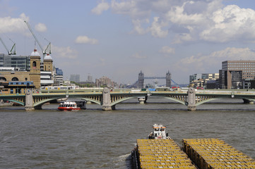 Themse mit Tower Bridge im Hintergrund, London