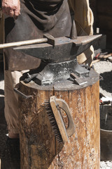 Schmied bei der Arbeit