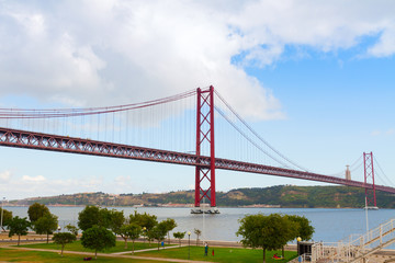 Fototapeta na wymiar bridge of 25th April, Lisbon