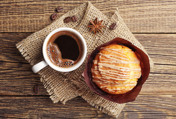 Delicious muffin and coffee - obrazy, fototapety, plakaty